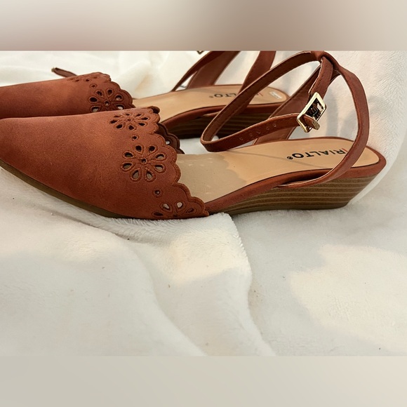 Brown Scalloped Flats with Ankle Strap - Picture 1 of 2